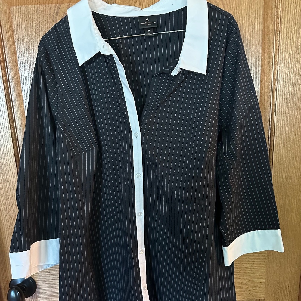 Worthington Black/White Striped Button down Shirt with 3/4 Sleeves. Size 1X.